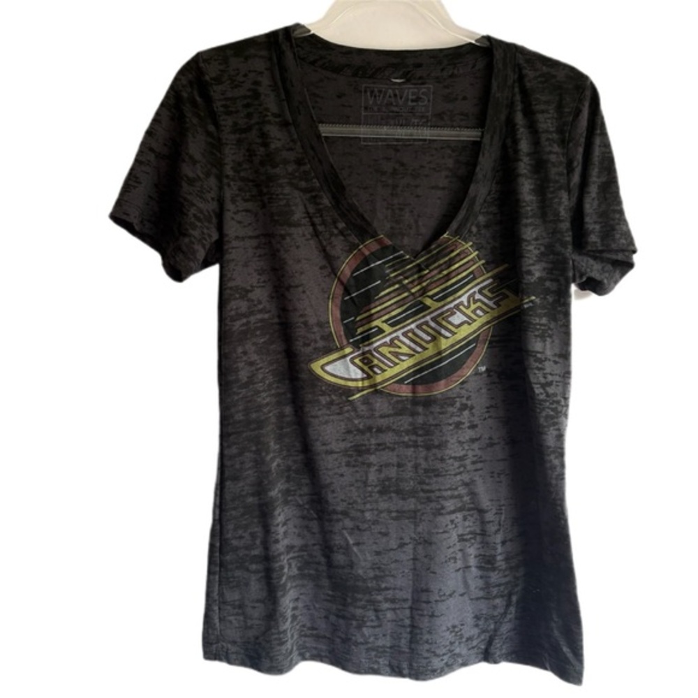 V neck Canucks Burn out T XL